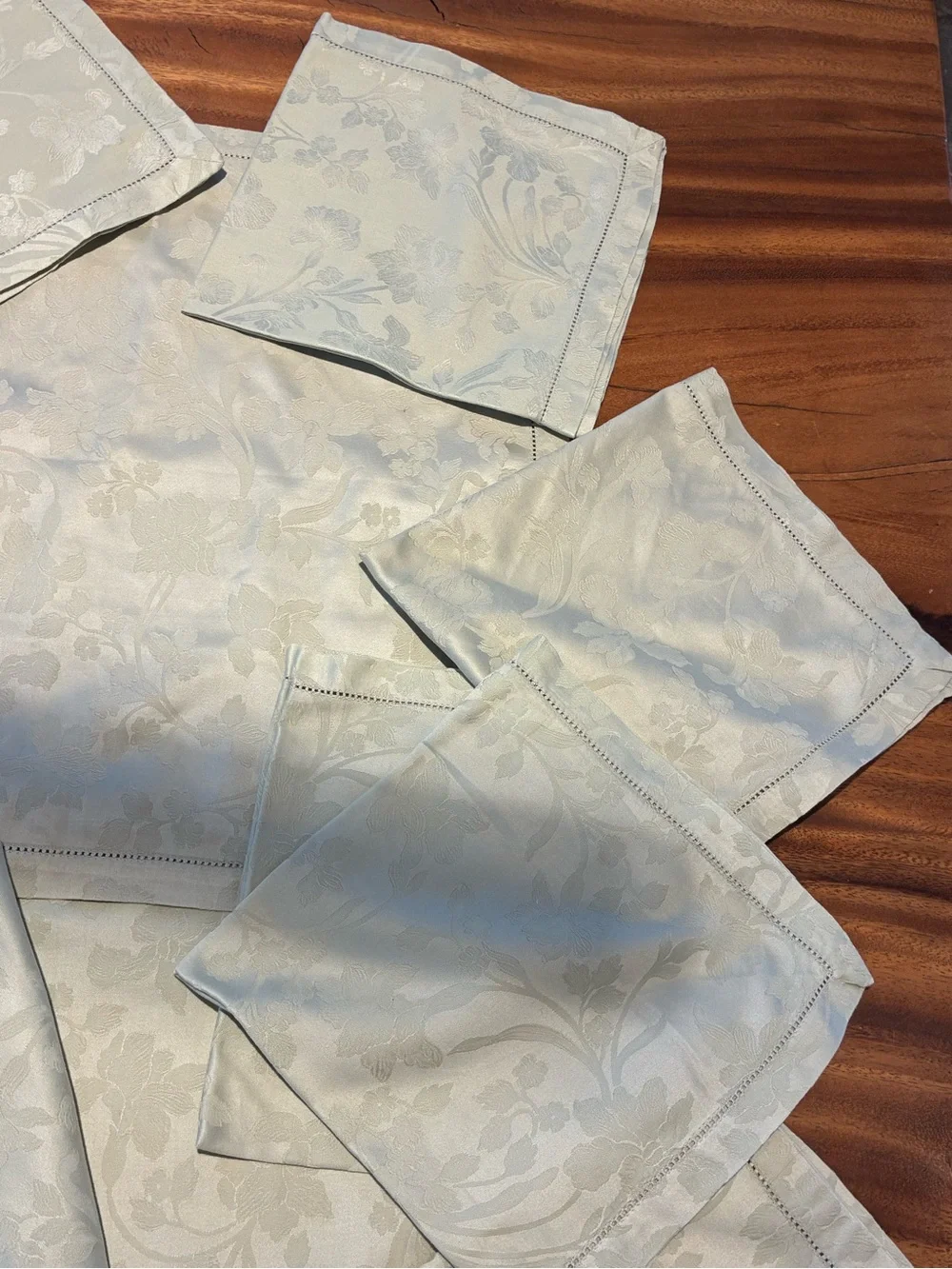 Frette Linen-Blend Placemats and Napkins Set in jaquard